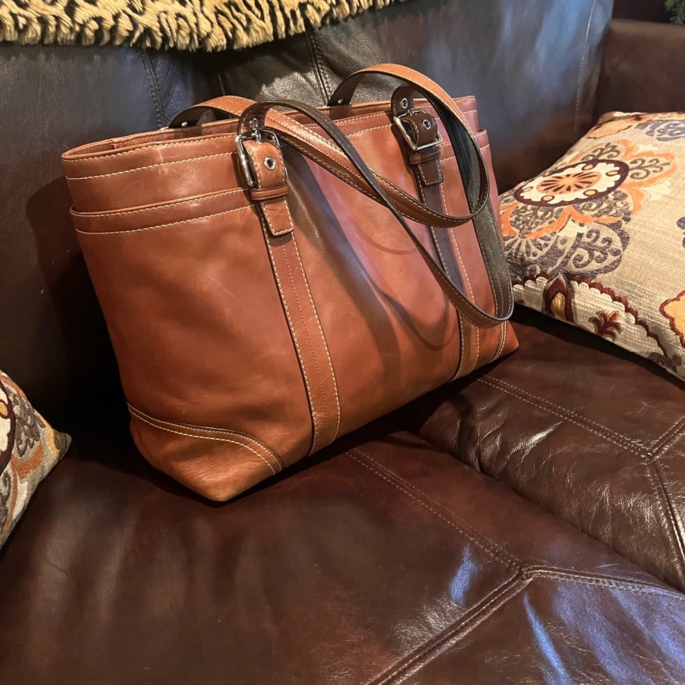 Beautiful condition Coach tote. Perfect gift.